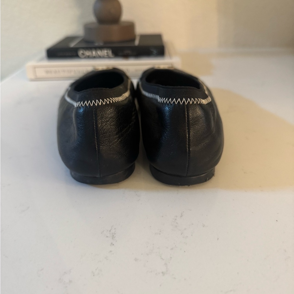 Chanel Vintage Black and White Loafers Size 35.5 - Picture 3 of 5